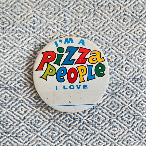 3/$30 💖 Funny vintage “I’m a Pizza People” Pin - Picture 2 of 4